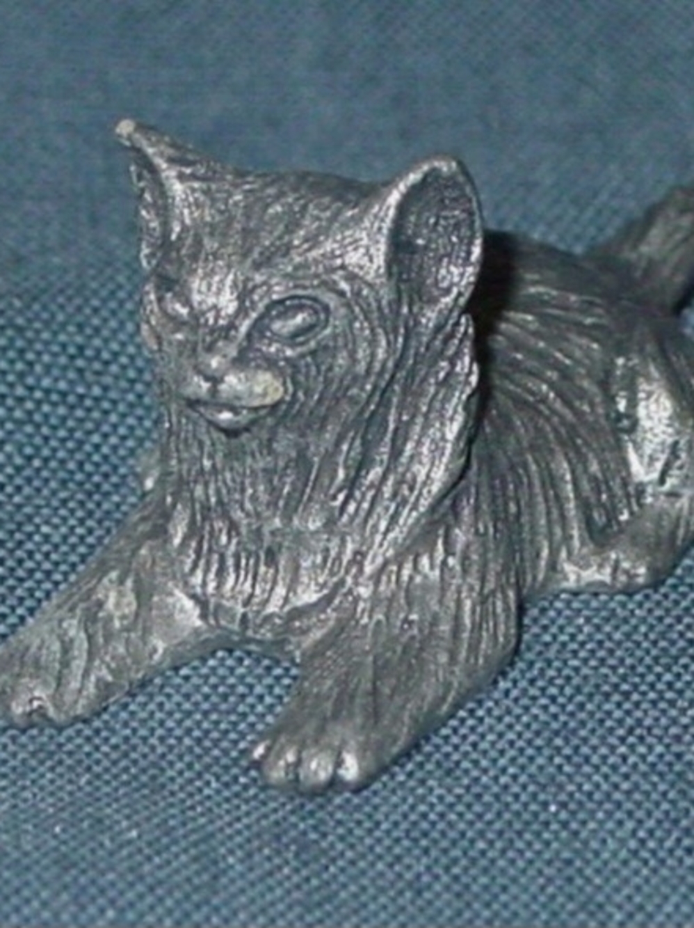 Vintage  Hudson Pewter Cat Figurine Wilson Vintage Made in USA Miniature